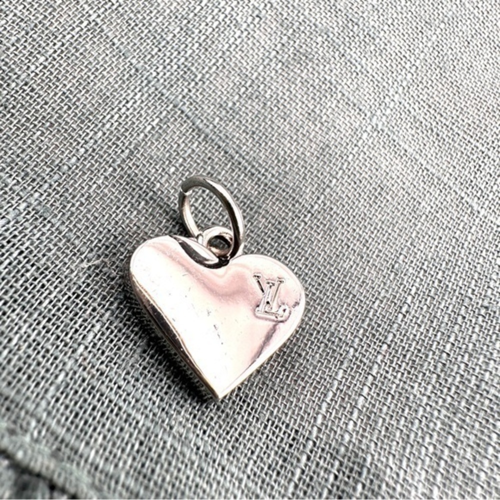 Louis Vuitton charm w/bonus gift. AUTHENTIC. - Picture 6 of 6